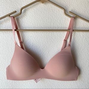 Victoria’s Secret wireless T-shirt abra